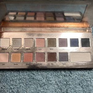 It Cosmetics Naturally Pretty eyeshadow palette
